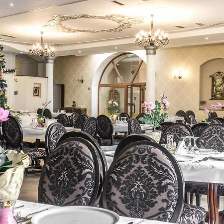 Hotel Ferdinand Хацег Екстер'єр фото