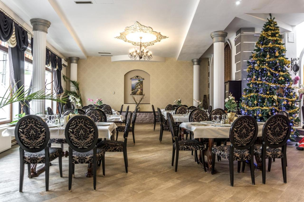 Hotel Ferdinand Хацег Екстер'єр фото