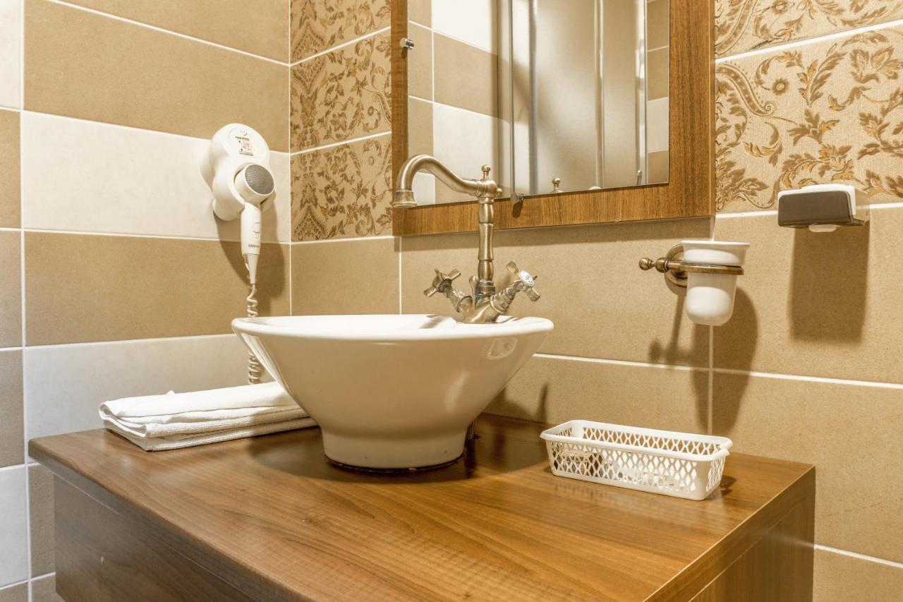 Hotel Ferdinand Хацег Екстер'єр фото