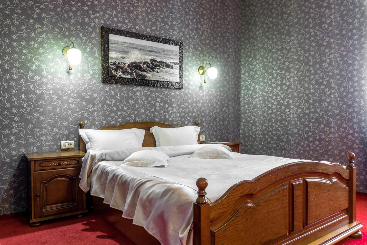 Hotel Ferdinand Хацег Екстер'єр фото