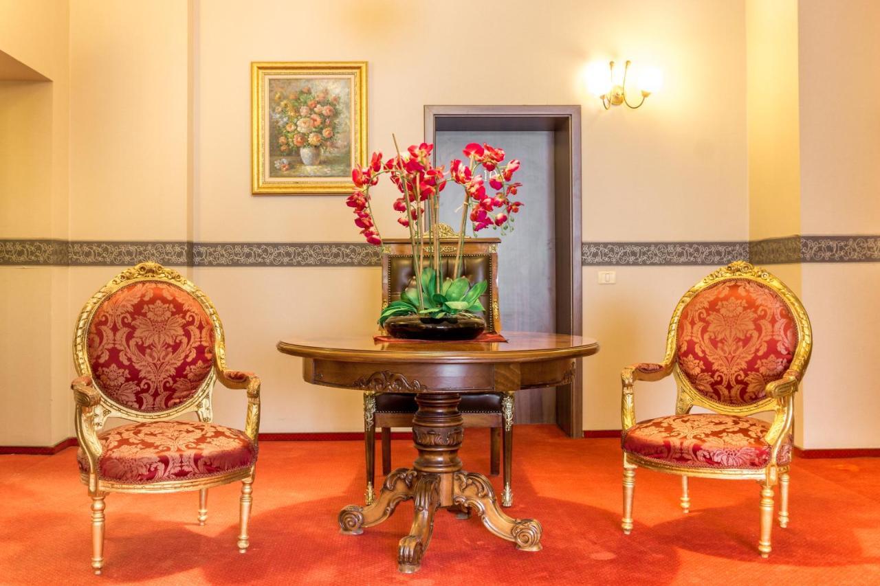 Hotel Ferdinand Хацег Екстер'єр фото
