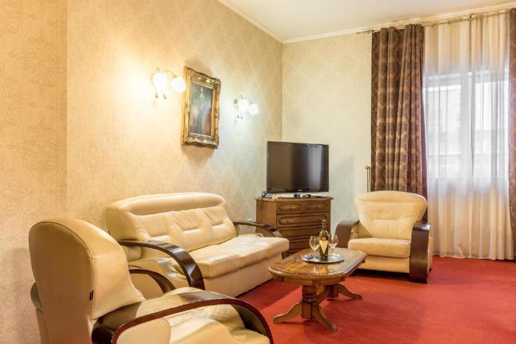 Hotel Ferdinand Хацег Екстер'єр фото